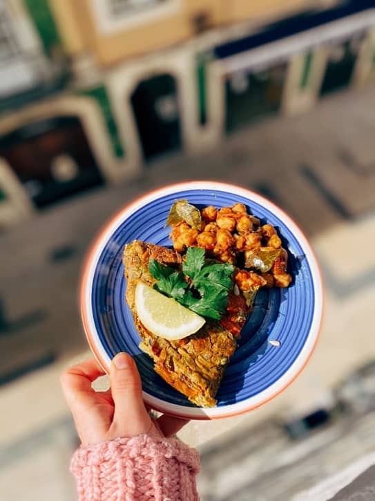 Vegan frittata gemaakt van kikkererwtenmeel Vegan frittata gemaakt van kikkererwtenmeel
