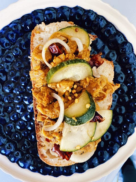 Broodje Rendang van Jackfruit Broodje Rendang van Jackfruit